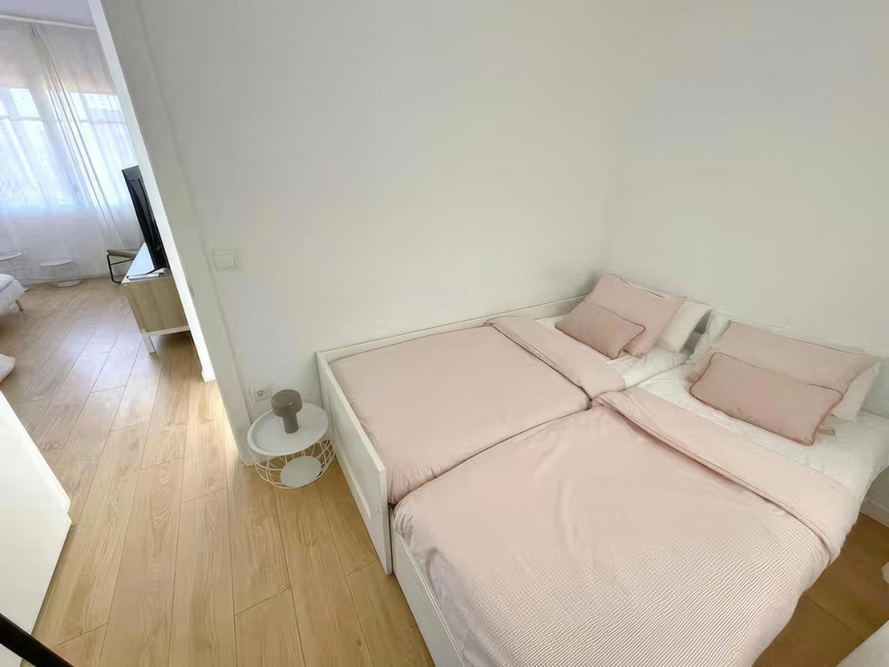 Apartamento Acojedor Piso Cerca Del Metro Cornellá de Llobregat Exterior foto
